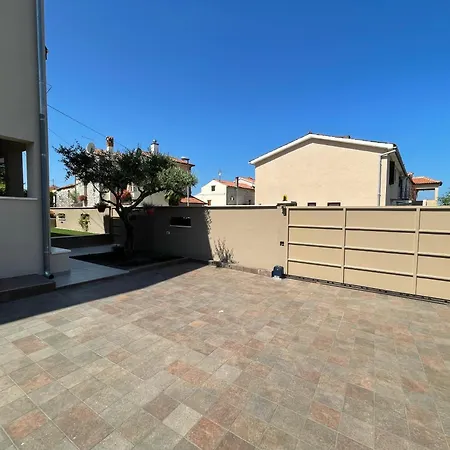 Apartment House Runa Porec